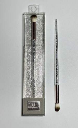 Кисточка для макияжа маленькая от Ruby Face, серебро