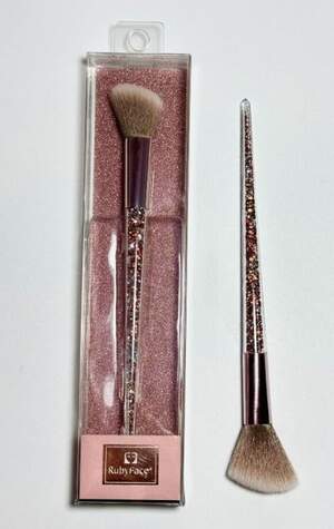 Кисточка для макияжа средняя от Ruby Face, золото
