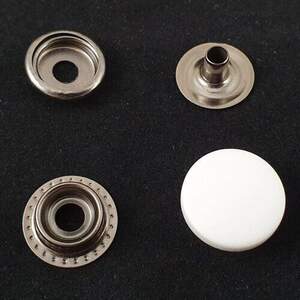 Кнопка #61 с белой пластиковой шляпкой 15мм (00851)