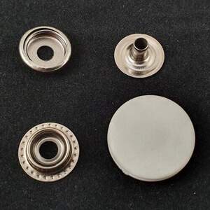 Кнопка #61 с белой пластиковой шляпкой 20мм (00853)