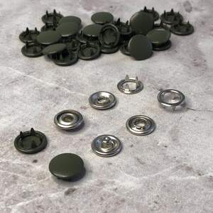 Кнопка трикотажная Baby 9,5мм Хаки с закрытой шляпкой 1440шт. (327) Кнопка трикотажная Baby 9,5мм Хаки с закрытой шляпкой 1440шт. (327)