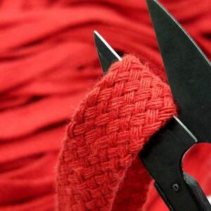 Красный шнур плоский плетеный 1,5см (хб) хлопчатобумажный, без наполнителя