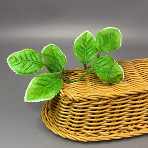 Лист искусственный под розу 6-ка, 20 см - зеленый с белым