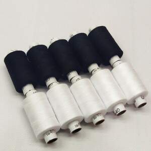 Набор черных и белых ниток 40/2 100 полиэстер 200м