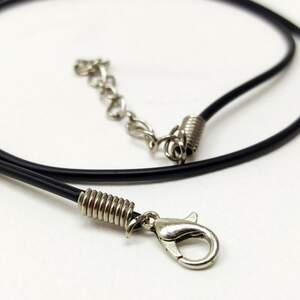 Основа для подвески с застежкой (каучук 2 мм), длина 45см Цвет - Черный