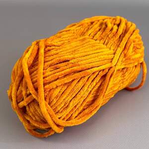 Плюшевая пряжа для вязания игрушек - цвет 012 Плюшевая пряжа для вязания игрушек - цвет 012