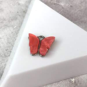 Подвеска Бабочка с перламутром 14 мм, - коралловая в серебре Подвеска Бабочка с перламутром 14 мм, - коралловая в серебре