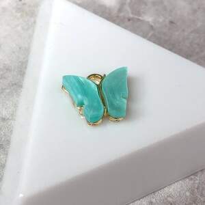 Подвеска Бабочка с перламутром 14 мм, - мятный в золоте Подвеска Бабочка с перламутром 14 мм, - мятный в золоте