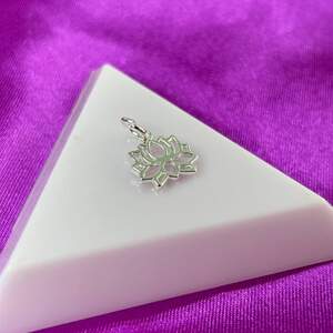 Подвеска Лотос гиппоаллергенный сплав 12х13 мм - серебро Подвеска Лотос гиппоаллергенный сплав 12х13 мм - серебро