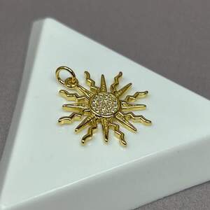 Подвеска Солнце гиппоаллергенный сплав 20 мм - лимонное золото Подвеска Солнце гиппоаллергенный сплав 20 мм - лимонное золото