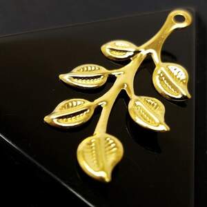 Подвеска Ветка 19х36 мм, цвет Лимонное золото Подвеска Ветка 19х36 мм, цвет Лимонное золото