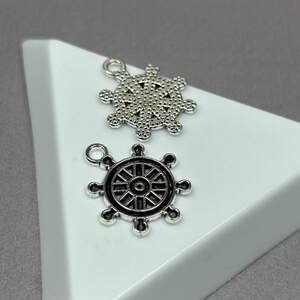 Подвеска металлическая Штурвал 17х20 мм, цвет - Сталь Подвеска металлическая Штурвал 17х20 мм, цвет - Сталь