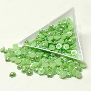Полубусины перламутровые 6 мм, 20 гр/уп цвет - салатовый с АВ покрытием - А20