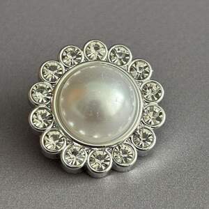 Пуговица на ножке пластик Ромашка Ø-25 мм (40L), - серебро с стразами