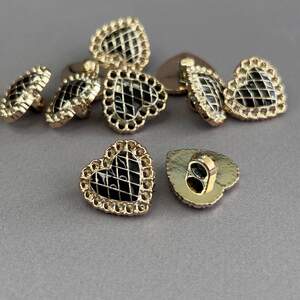 Пуговица на ножке пластик Ø-17,5 мм, Сердце - Золото с черным