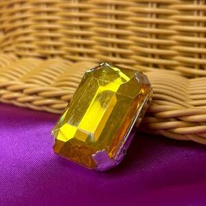 Стразы в цапах пришивные, прямоугольные 28х38 мм - желтый Стразы в цапах пришивные, прямоугольные 28х38 мм - желтый