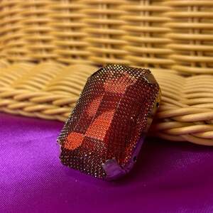 Стразы в цапах пришивные, прямоугольные 28х38 мм - красный Стразы в цапах пришивные, прямоугольные 28х38 мм - красный