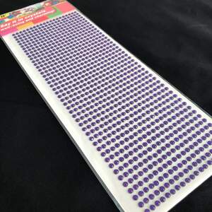 Стразы клеевые 4 мм на планшетке, 900 шт - сиреневый Стразы клеевые 4 мм на планшетке, 900 шт - сиреневый