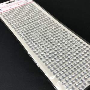 Стразы клеевые 6 мм на планшетке, 504 шт - кристал серебро Стразы клеевые 6 мм на планшетке, 504 шт - кристал серебро