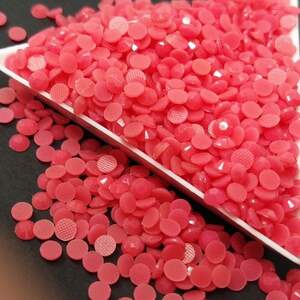 Стразы холодной фиксации акриловые SS16 - малиновый #050 - 5гр/уп Стразы холодной фиксации акриловые SS16 - малиновый #050 - 5гр/уп