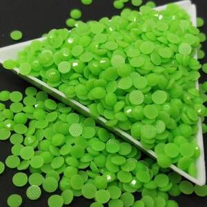 Стразы холодной фиксации акриловые SS16 - неон салатовый #043 - 5гр/уп Стразы холодной фиксации акриловые SS16 - неон салатовый #043 - 5гр/уп