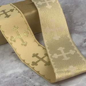 Тесьма церковная люрекс 50 мм - бежевая с золотом Тесьма церковная люрекс 50 мм - бежевая с золотом