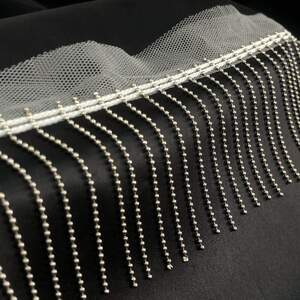 Тесьма-бахрома 5,5 см из металлической цепочки-шарика -белая Тесьма-бахрома 5,5 см из металлической цепочки-шарика -белая