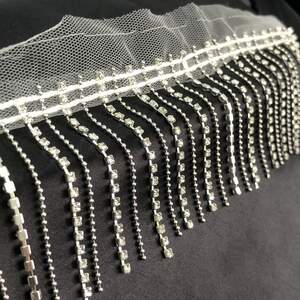 Тесьма-бахрома 6 см из металлической цепочки-шарика и страз - белая Тесьма-бахрома 6 см из металлической цепочки-шарика и страз - белая