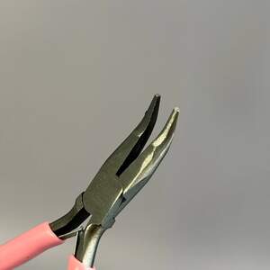 Тонкогубцы загнутые (утконосы - 12см) для рукоделия и бижутерии Тонкогубцы загнутые (утконосы - 12см) для рукоделия и бижутерии