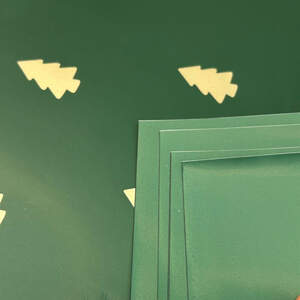 Упаковочная калька для подарков 57х57 см, 20 листов - зеленая елки Упаковочная калька для подарков 57х57 см, 20 листов - зеленая елки