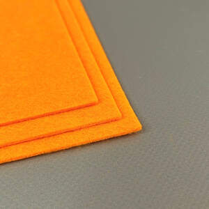Фетр плотный, 2 мм 20х30 см, цвет - оранжевый С37 Фетр плотный, 2 мм 20х30 см, цвет - оранжевый С37