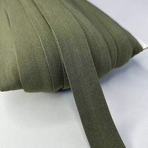 Хаки- Трикотажная окантовочная бейка матовая 2см х 1м. Хаки- Трикотажная окантовочная бейка матовая 2см х 1м.