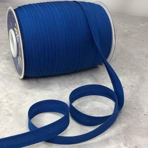 Хлопковая косая бейка,1,5см - 50 полиэстер (100м), цвет 051 Электрик Хлопковая косая бейка,1,5см - 50 полиэстер (100м), цвет 051 Электрик