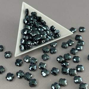 Хрустальная бусина граненый клевер 8 мм - гематитовый цвет Хрустальная бусина граненый клевер 8 мм - гематитовый цвет