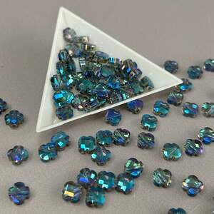 Хрустальная бусина граненый клевер 8 мм - серый с радужным переливом Хрустальная бусина граненый клевер 8 мм - серый с радужным переливом