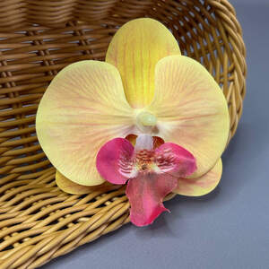 Цветок орхидеи тканевый 8,5 см - желтый