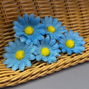 Цветок ромашки маленький 4 см - голубой