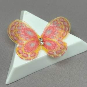 Шифоновая бабочка двухслойная со стразиком 3,5 см - розовая с желтым Шифоновая бабочка двухслойная со стразиком 3,5 см - розовая с желтым