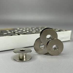 Шпулька 9мм/21мм для швейных машин гладкие, металл Шпулька 9мм/21мм для швейных машин гладкие, металл