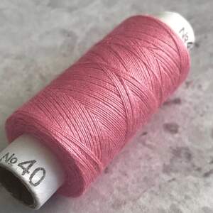 004 Нитки в катушках, швейные 100 полиэстер 40/2 (боб 200м) 004 Нитки в катушках, швейные 100 полиэстер 40/2 (боб 200м)