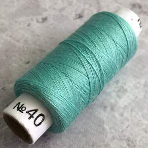 247 Нитки в катушках, швейные 100 полиэстер 40/2 (боб 200м) 247 Нитки в катушках, швейные 100 полиэстер 40/2 (боб 200м)
