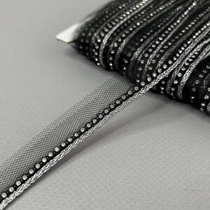 Стразовый кант 5 мм на фатине 15 мм - черный