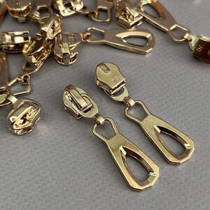 #02 Бегунок для спиральной молнии 7 -золото #02 Бегунок для спиральной молнии 7 -золото