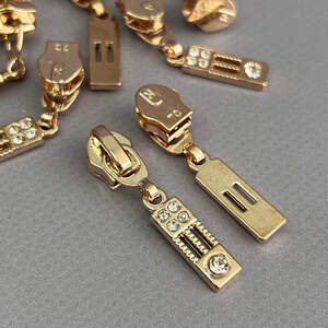 #07 Бегунок для спиральной молнии 7 - золото