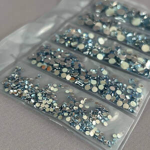 Набор страз для дизайна и декора холодной фиксации -1000 шт голубой Набор страз для дизайна и декора холодной фиксации -1000 шт голубой