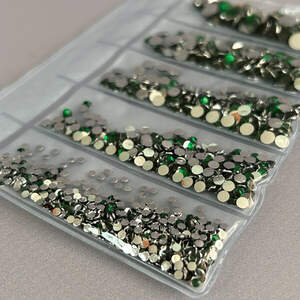 Набор страз для дизайна и декора холодной фиксации -1000 шт зеленый Набор страз для дизайна и декора холодной фиксации -1000 шт зеленый