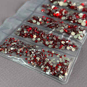Набор страз для дизайна и декора холодной фиксации -1000 шт красный Набор страз для дизайна и декора холодной фиксации -1000 шт красный
