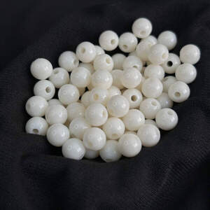 (20 гр) Пластиковые гладкие бусины 8 мм - айвори