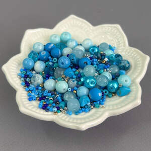 (40 гр) Бусины стеклянные Микс цветов и размеров 8 мм - голубой (40 гр) Бусины стеклянные Микс цветов и размеров 8 мм - голубой