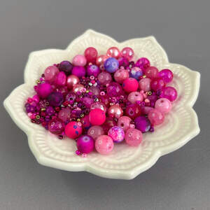 (40 гр) Бусины стеклянные Микс цветов и размеров 8 мм - малиновый (40 гр) Бусины стеклянные Микс цветов и размеров 8 мм - малиновый